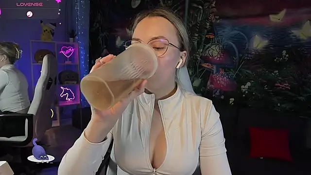 Snapshot of TiffanyBatson chatting on January 5, 9:26 am TiffanyBatson online show from January 5, 9:26 am