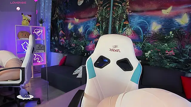 Snapshot of TiffanyBatson chatting on January 21, 11:35 am TiffanyBatson online show from January 21, 11:35 am