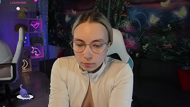 Snapshot of TiffanyBatson chatting on January 22, 10:40 am TiffanyBatson online show from January 22, 10:40 am