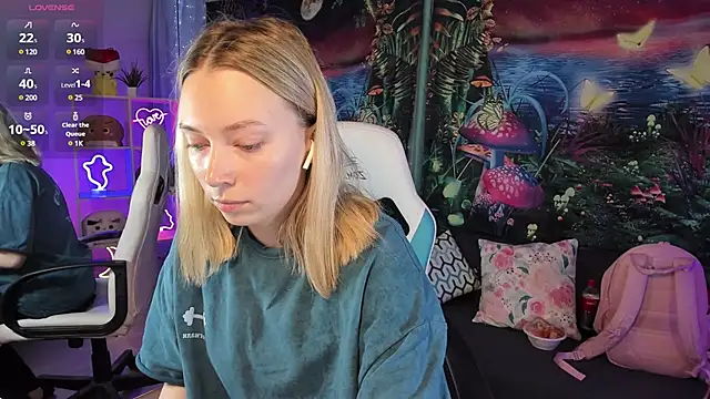 Snapshot of TiffanyBatson chatting on February 3, 7:07 am TiffanyBatson online show from February 3, 7:07 am