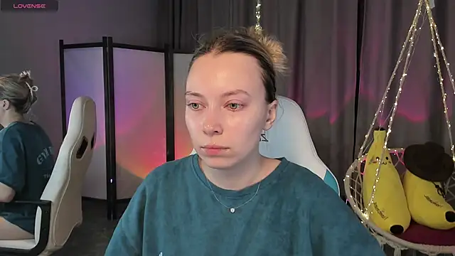 Snapshot of TiffanyBatson chatting on February 13, 4:00 am TiffanyBatson online show from February 13, 4:00 am