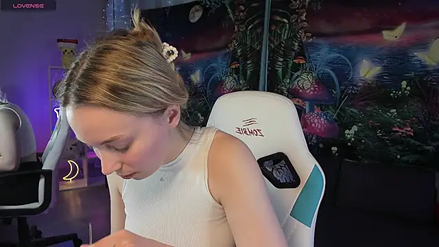 Snapshot of TiffanyBatson chatting on February 17, 11:23 am TiffanyBatson online show from February 17, 11:23 am