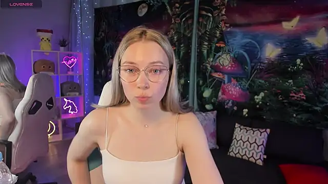 Snapshot of TiffanyBatson chatting on March 4, 7:30 am TiffanyBatson online show from March 4, 7:30 am