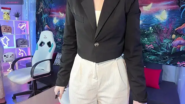 Snapshot of TiffanyBatson chatting on March 7, 9:40 am TiffanyBatson online show from March 7, 9:40 am