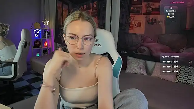 Snapshot of TiffanyBatson chatting on March 13, 7:31 am TiffanyBatson online show from March 13, 7:31 am