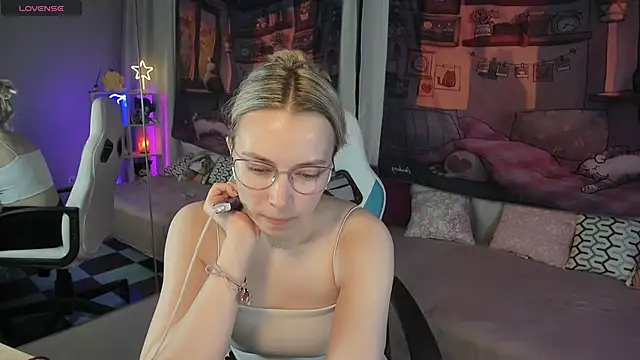 Snapshot of TiffanyBatson chatting on March 14, 8:21 am TiffanyBatson online show from March 14, 8:21 am