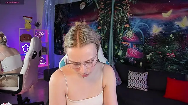 Snapshot of TiffanyBatson chatting on March 19, 9:06 am TiffanyBatson online show from March 19, 9:06 am