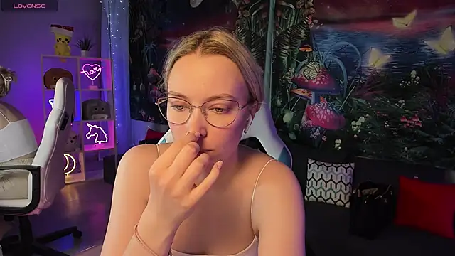 Snapshot of TiffanyBatson chatting on March 20, 12:00 pm TiffanyBatson online show from March 20, 12:00 pm