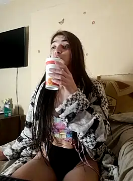 Snapshot of AntoniaHottie chatting on February 10, 3:21 pm AntoniaHottie online show from February 10, 3:21 pm