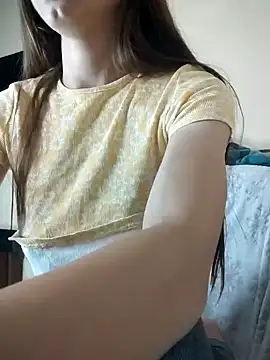 Snapshot of AntoniaHottie chatting on October 9, 6:33 am AntoniaHottie online show from October 9, 6:33 am