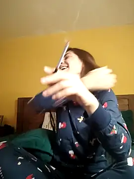 Snapshot of AntoniaHottie chatting on December 21, 9:49 am AntoniaHottie online show from December 21, 9:49 am