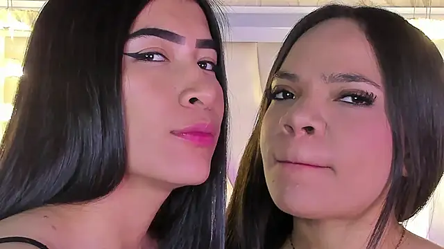 siara and zoe online show from July 21, 11:18 pm