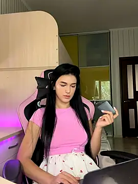 Snapshot of Julietta_a chatting on October 2, 7:37 am Julietta a online show from October 2, 7:37 am