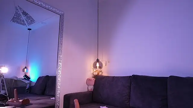 Isabella francoo online show from May 10, 1:05 pm