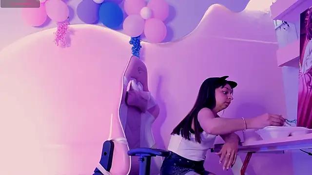 CharlotteMuller online show from March 17, 6:55 pm