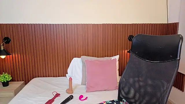 chanel brunette online show from February 19, 12:12 pm