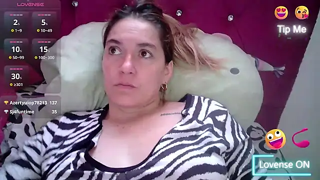 Izury Blondee online show from February 28, 11:25 am