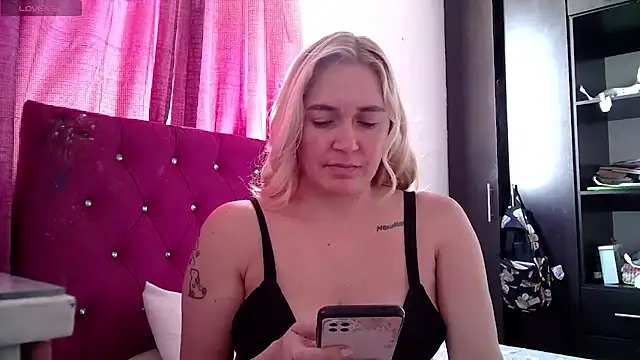 Izury Blondee online show from October 22, 8:08 pm