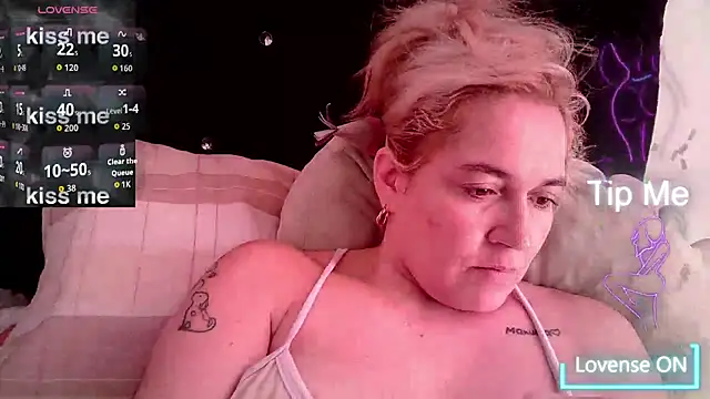 Izury Blondee online show from October 25, 3:18 pm