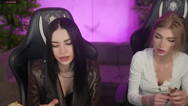 Tina Breeze online show from April 14, 7:58 am