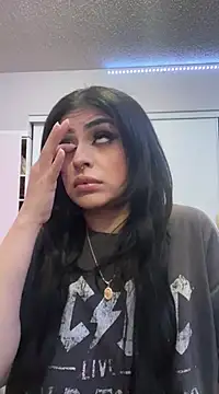 ThickerThanYoBitch online show from January 5, 3:11 am