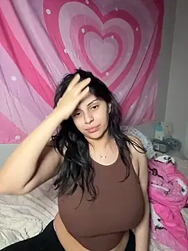 ThickerThanYoBitch online show from April 25, 9:01 am