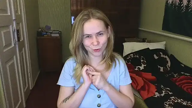 Riley Roo online show from December 7, 4:36 pm