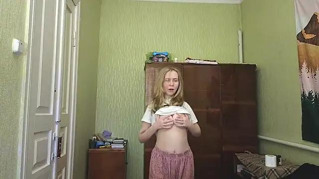 Riley Roo online show from December 8, 5:55 pm