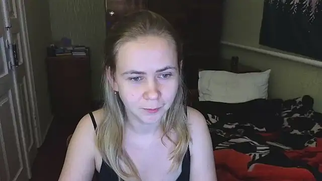 Riley Roo online show from December 11, 8:50 pm