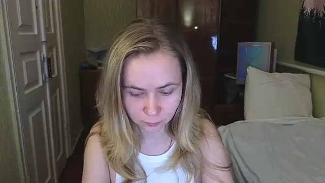 Riley Roo online show from February 4, 5:45 pm