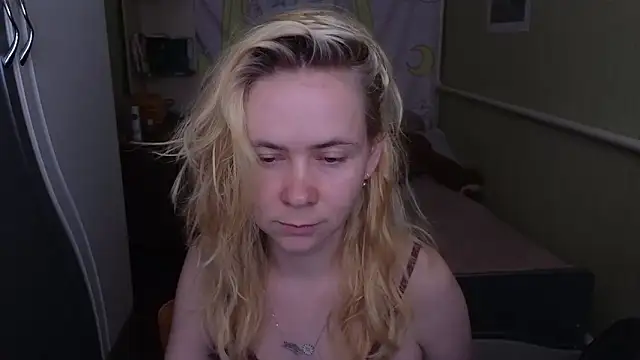 Riley Roo online show from March 31, 8:48 am