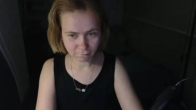 Snapshot of Riley_Roo chatting on May 24, 5:18 pm Riley Roo online show from May 24, 5:18 pm