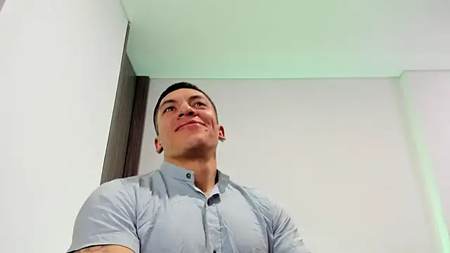 Snapshot of aquiles_51 chatting on May 27, 6:16 pm aquiles 51 online show from May 27, 6:16 pm