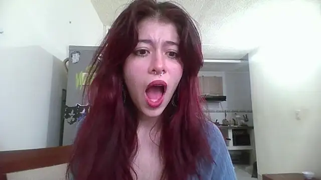 SuzzyyM online show from February 13, 9:38 pm