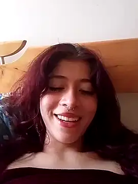 SuzzyyM online show from February 23, 7:17 pm