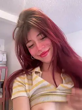 Snapshot of SuzzyyM chatting on June 28, 9:43 pm SuzzyyM online show from June 28, 9:43 pm