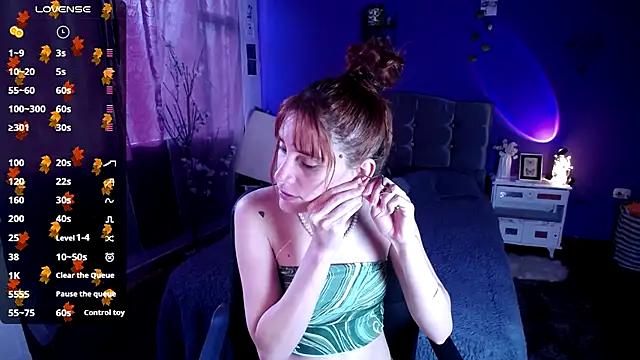 IsaBaileys  online show from November 4, 8:19 pm