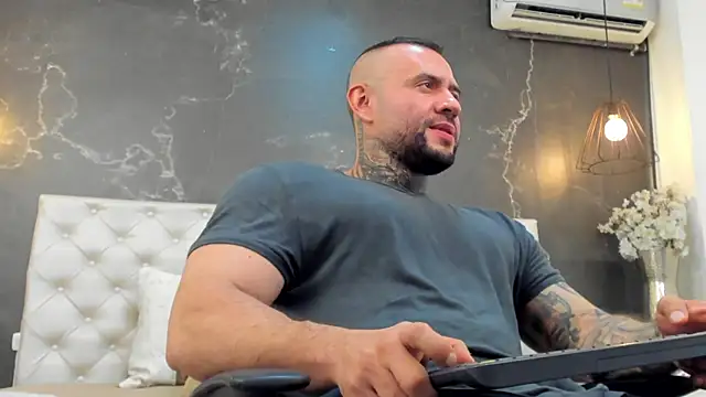 BruceDallas online show from December 2, 12:09 am