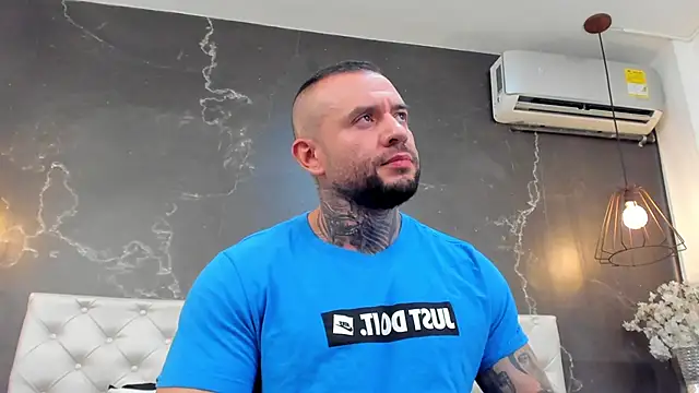 BruceDallas online show from December 6, 11:14 pm