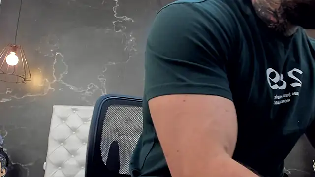 BruceDallas online show from December 11, 1:47 am