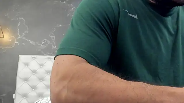 BruceDallas online show from December 18, 3:04 am