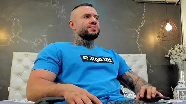 BruceDallas online show from December 22, 10:47 pm