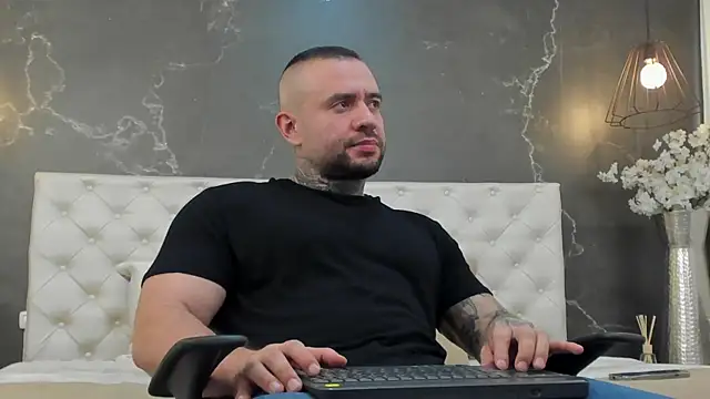 BruceDallas online show from January 30, 12:18 am