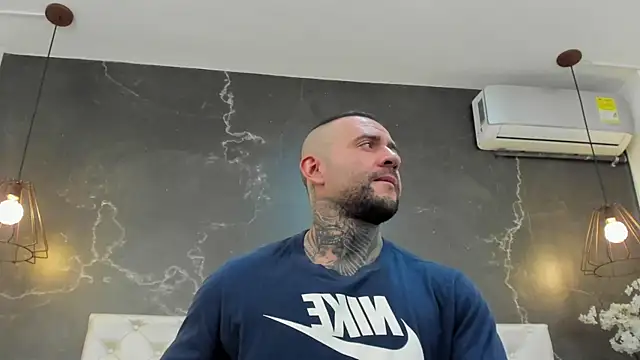 BruceDallas online show from February 2, 6:04 am