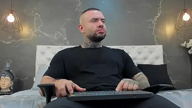 BruceDallas online show from February 23, 5:01 am