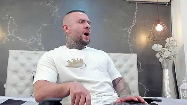 BruceDallas online show from March 21, 2:28 am