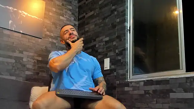 BruceDallas online show from September 19, 1:18 am