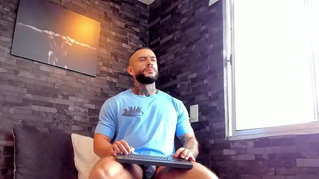 BruceDallas online show from September 22, 1:35 pm