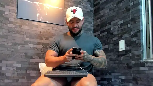 BruceDallas online show from February 6, 11:52 pm