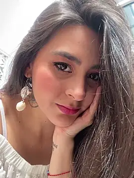 emily amaya online show from April 24, 6:54 pm